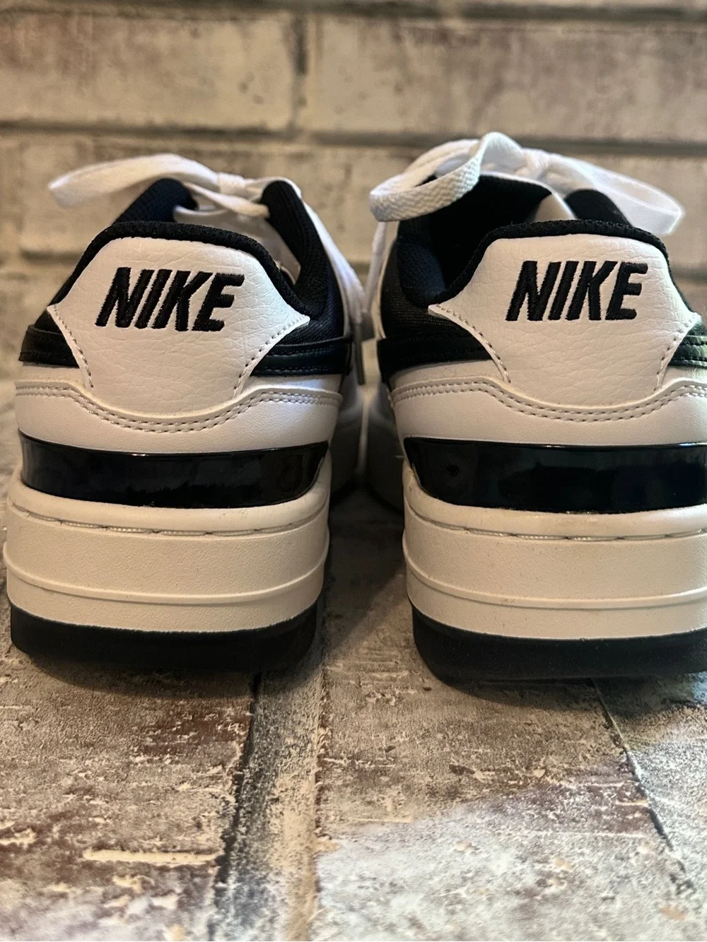 Women’s Nike Gamma Force One White and Black Low-Top Sneakers~like new! Size 11